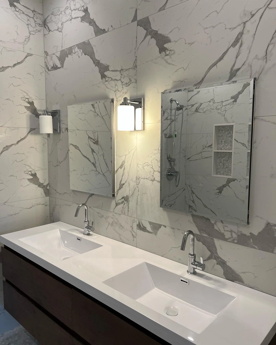 Bathroom large Format marble tile and mosaic floor tile